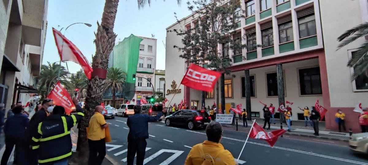 17-D, movilizaciones en contra de los recortes de plantilla en Correos-Canarias